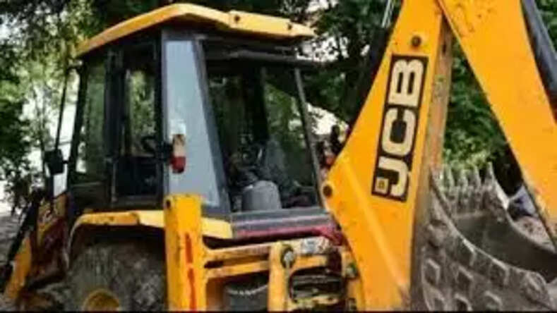 प्रयागराज हिंसा के मास्टरमाइंड मोहम्मद जावेद उर्फ पंप के घर पर चला बुलडोजर, जानिए पूरा मामला 