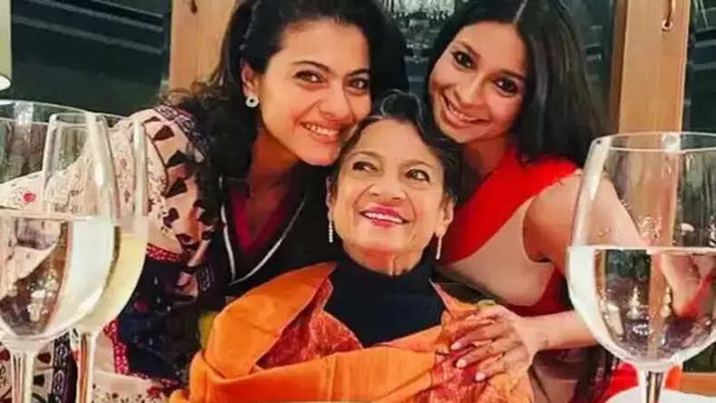 तनुजा और काजोल ने मां के जन्मदिन को बनाया  खास, रखी थी खास डिनर पार्टी