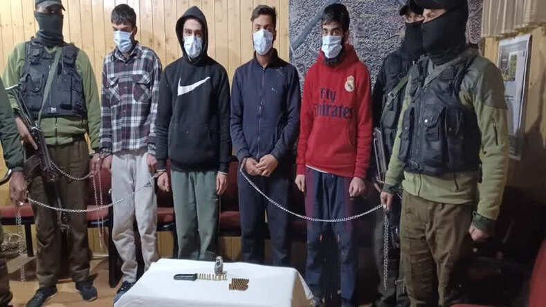 श्रीनगर पुलिस ने आतंकी संगठन टीआरएफ के 4 मददगारों को किया गिरफ्तार