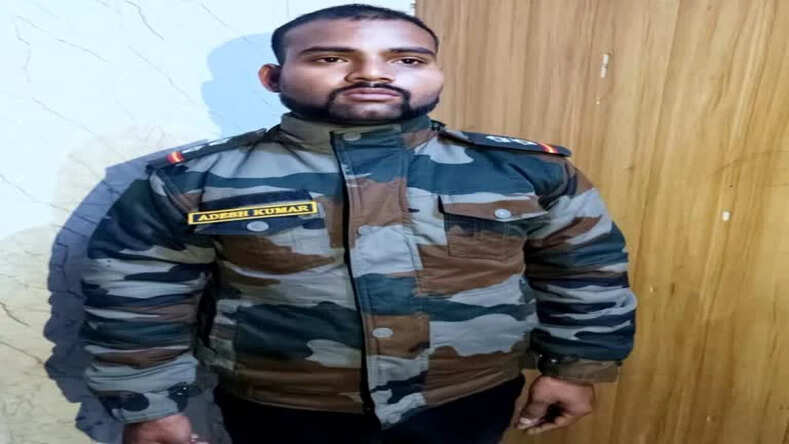रुड़की पुलिस के हत्थे चढ़ा सेना का फर्जी अधिकारी, कई फेक दस्तावेज बरामद, 22 लाख का चेक भी मिला
