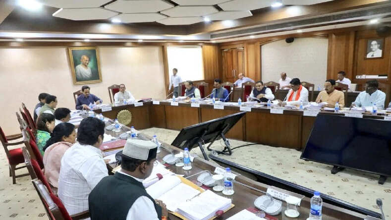 MP: शिवराज सरकार का नए-चुनावी साल में बड़ा दांव, भूमिहीन गरीबों को घर बनाने के लिए दी जाएगी जमीन