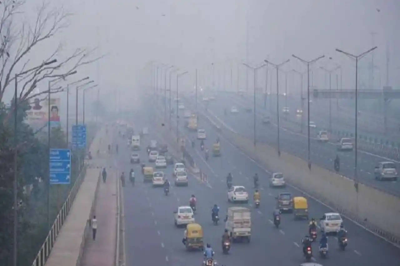 बारिश के बाद सुधरी Delhi में वायु गुणवत्ता, 'बहुत खराब' से 'खराब' श्रेणी में पहुंची