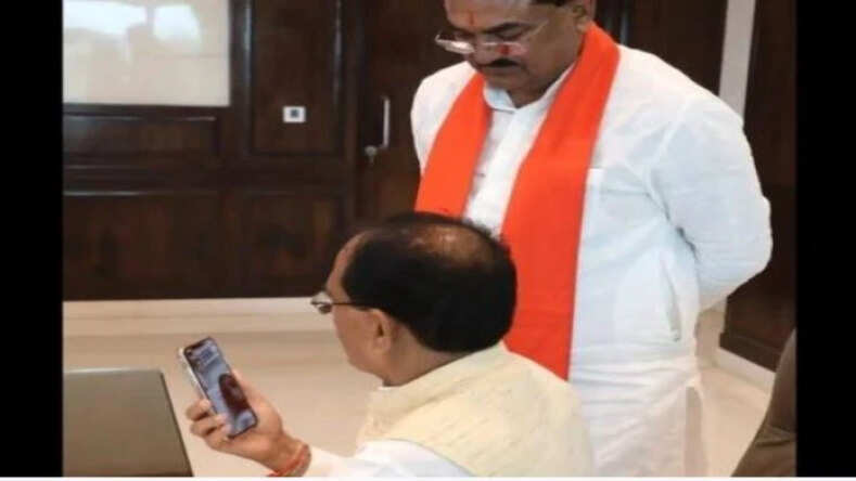  खरगोन हिंसा में घायल हुए शिवम से सीएम शिवराज सिंह चौहान ने वीडियो कॉल पर बात की,देखिये क्या बोले सीएम