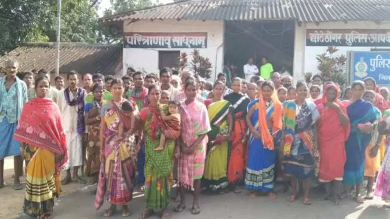 नक्सलियों ने की थी आगजनी, विरोध में लामबंद हुए ग्रामीण छ्त्तीसगढ़