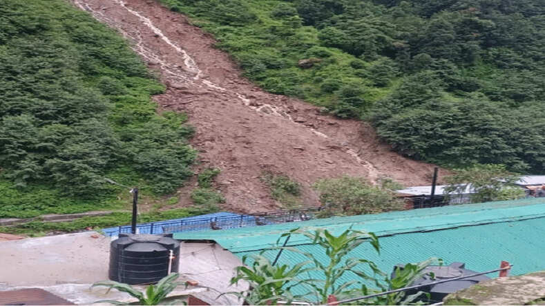 उत्तराखंड के गौरीकुंड में बड़ा हादसा, भूस्खलन की चपेट में आने से 2 बच्चों की गई जान, 1 घायल