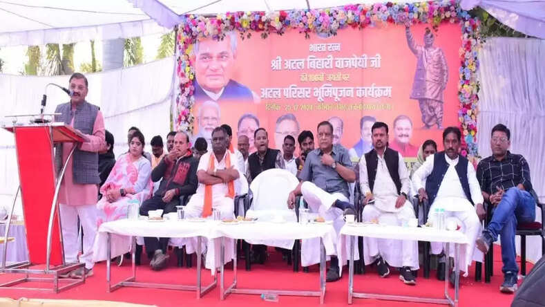 अटल बिहारी वाजपेयी देश के महान राजनेता, एक अच्छे लेखक, कवि और साहित्यकार