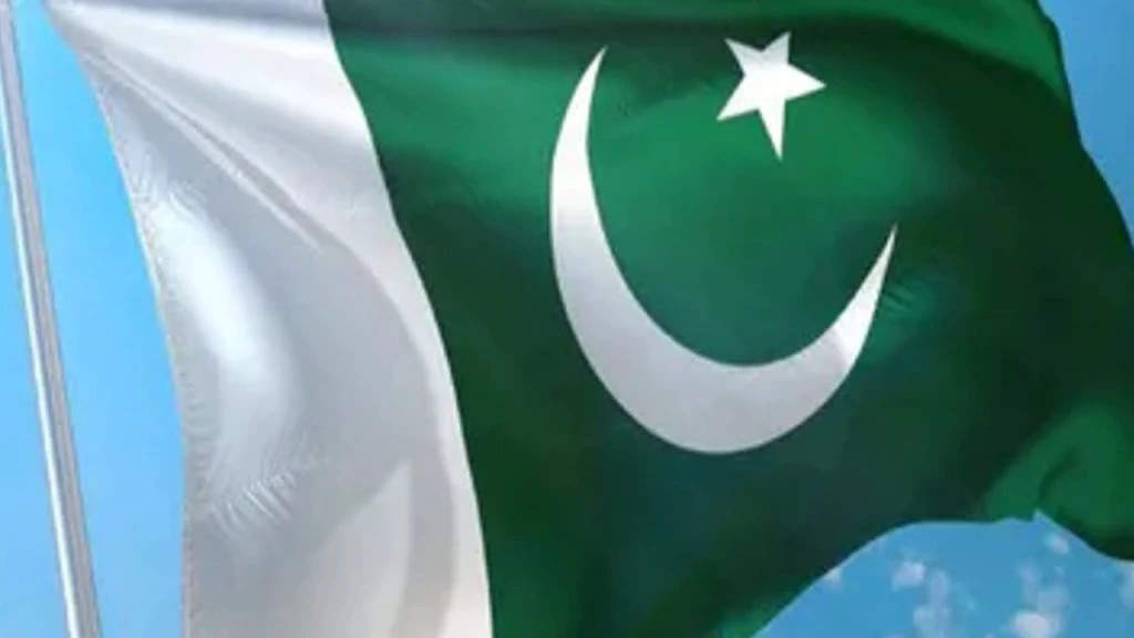 छत्तीसगढ़ में फल विक्रेता ने घर की छत पर फहराया पाकिस्तान का झंडा, पुलिस ने किया गिरफ्तार