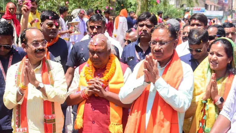 Chhattisgarh: सीएम साय ने चिंतामणि महाराज के लिए मांगे वोट, कहा- सरगुजा में फिर से भाजपा का सांसद बनाना है