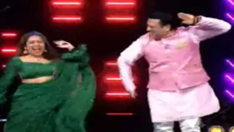  गोविंदा और नेहा कक्कर ने साथ परफॉर्म कर स्टेज पर लगाई आग, 