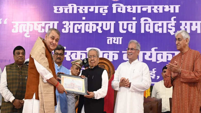 छत्तीसगढ़ विधानसभा में उत्कृष्टता अलंकरण व बिदाई समारोह, धर्मजीत सिंह चुने गए जागरूक विधायक