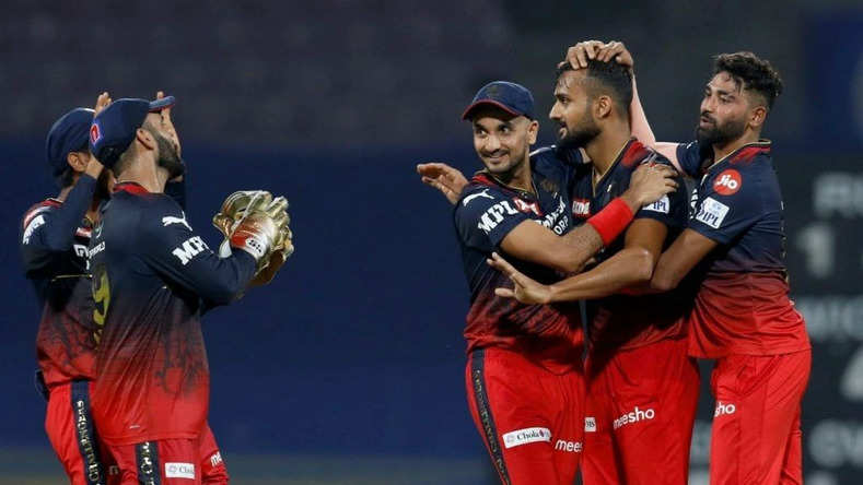 RCB vs KKR, IPL 2022 : केकेआर को बड़ा झटका, आंद्रे रसेल हुए आउट