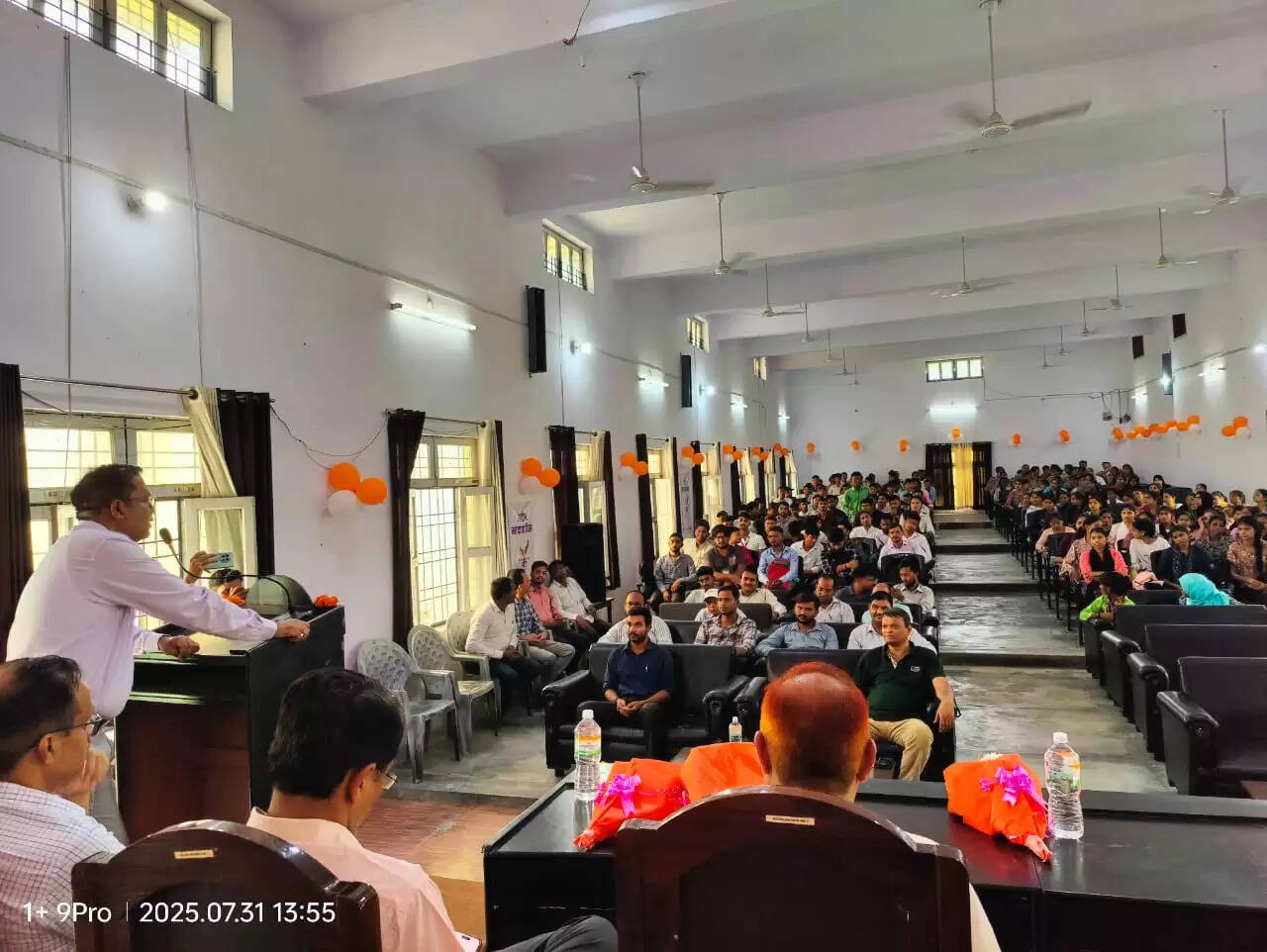 जिलाधिकारी धर्मेंद्र प्रताप सिंह 