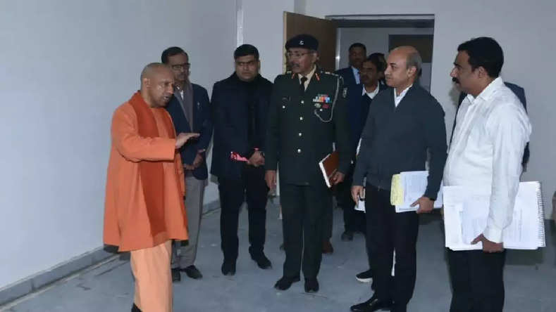 CM योगी ने सैनिक स्कूल के निर्माण कार्य का लिया जायजा, दिए निर्देश
