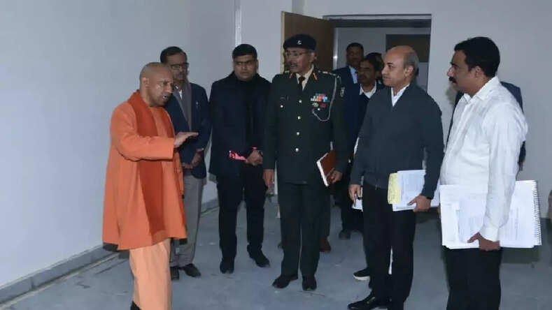 CM योगी ने सैनिक स्कूल के निर्माण कार्य का लिया जायजा, दिए निर्देश