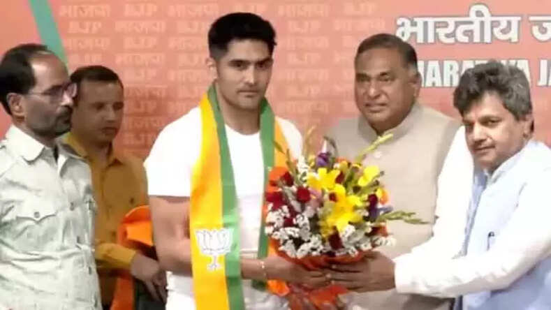 बॉक्सर विजेंदर सिंह BJP में हुए शामिल,कांग्रेस को लोकसभा चुनाव से पहले बड़ा झटका