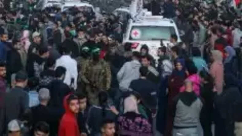 Israel-Hamas War: इज़राइल में लौटी मुस्कानें, 20 बंदियों की घर वापसी पर जश्न