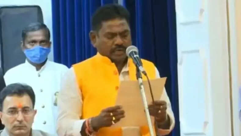 UP योगी मंत्रिमंडल में शामिल हुए संजय गोंड, 2017 में पहली बार सोनभद्र के ओबरा सीट से बने थे विधायक