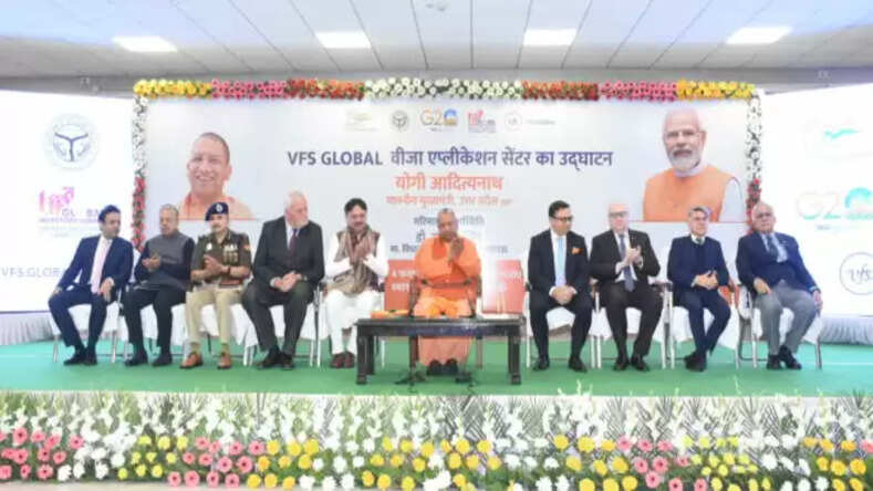 मुख्यमंत्री योगी ने जॉइंट वीज़ा एप्लिकेशन सेंटर और स्किलिंग एकेडमी का किया उद्घाटन