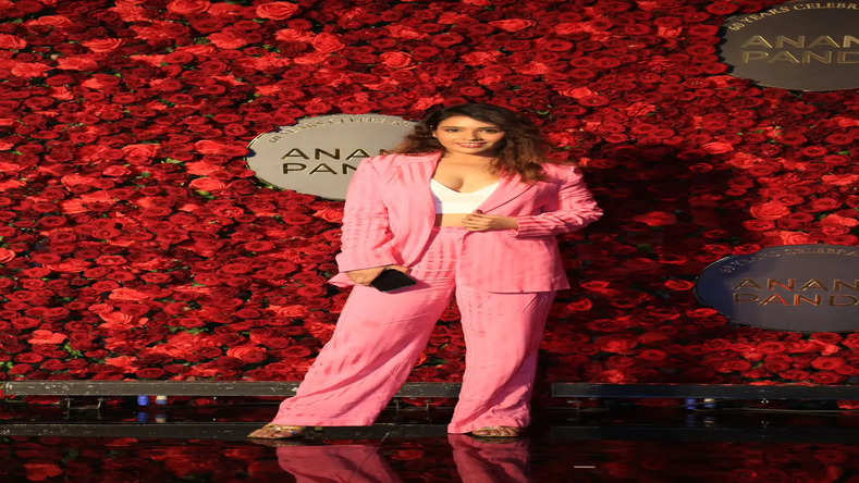 In Pics: आनंद पंडित के जन्मदिन समारोह में गुलाबी आउट्फिट में छा गई वेरोनिका वानीज!!