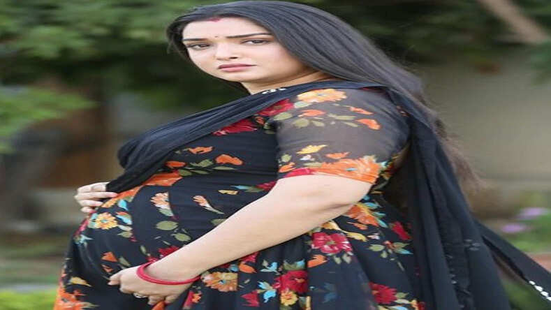 बिना शादी के ही प्रेग्नेंट हो गई ये एक्ट्रेस? फ्लॉन्ट किया बेबी बंप