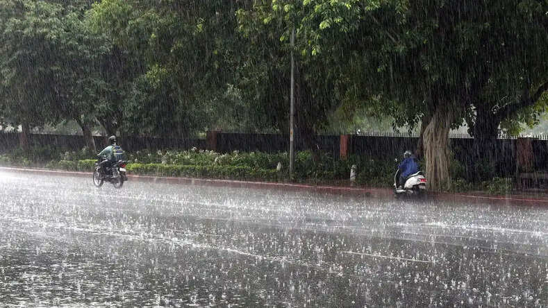 Weather Update: इन राज्यों में अगले 5 दिनों तक बारिश और बिजली गिरने की संभावना
