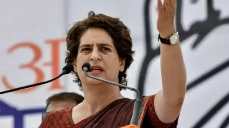 वाराणसी: प्रियंका गांधी की 'किसान न्याय रैली' में शामिल होने के लिए जुटने लगे लोग