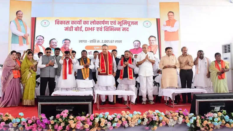 CG News:&nbsp;विधानसभा अध्यक्ष डॉ. रमन सिंह ने 20.01 करोड़ रूपए के विकास कार्यों का किया भूमिपूजन एवं लोकार्पण
