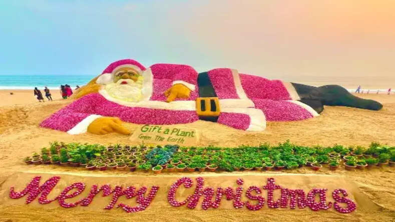 Sudarsan Pattnaik: आर्टिस्ट सुदर्शन पटनायक ने प्याज और रेत से बनाया सैंटा क्लॉज, जानें क्या दिया दुनिया को मैसेज