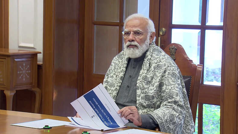 ओमीक्रॉन वैरिएंट पर चिंताओं के बीच कोरोना टीकाकरण की स्थिति पर प्रधानमंत्री नरेंद्र मोदी की बैठक