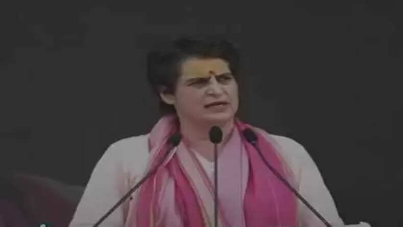  वाराणसी में किसान रैली, प्रियंका गांधी ने कहा,सरकार मंत्री और उनके बेटे को बचा रही