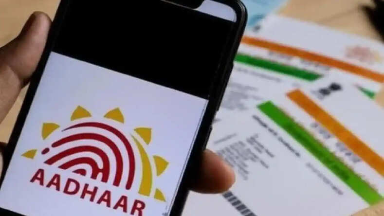 Aadhar Card धारक हो जाएं खुश, मोबाइल नंबर को घर बैठे करें अपडेट, जानिए आसान तरीका