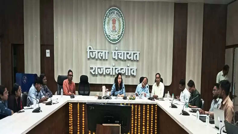 Rajnandgaon News: सीईओ जिला पंचायत ने पंचायत एवं ग्रामीण विकास विभाग के कार्यों की विस्तृत समीक्षा
