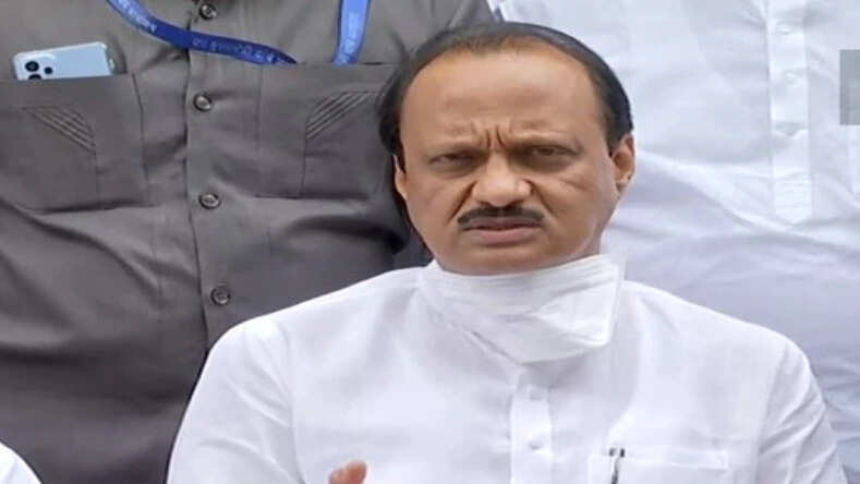Maharashtra: महाराष्ट्र सरकार के खिलाफ महाविकास अघाड़ी विधायकों का विरोध-प्रदर्शन जारी