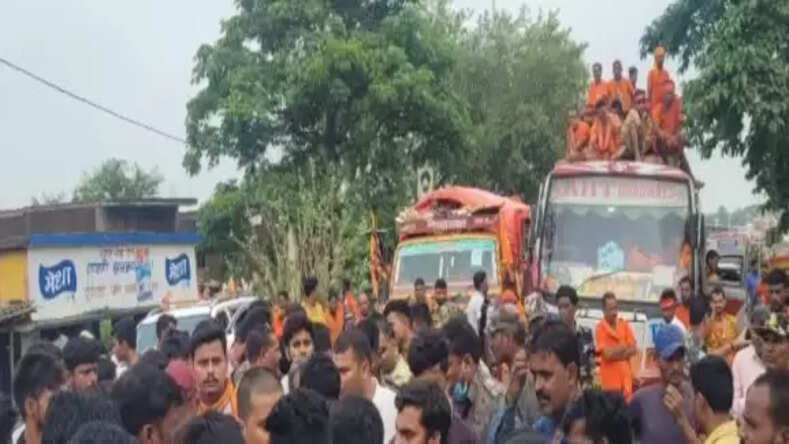 Bihar News: विश्व प्रसिद्ध श्रावणी मेले की शुरुआत के साथ ही शिवभक्तों की भारी भीड़ देवघर की ओर कर रही कूच