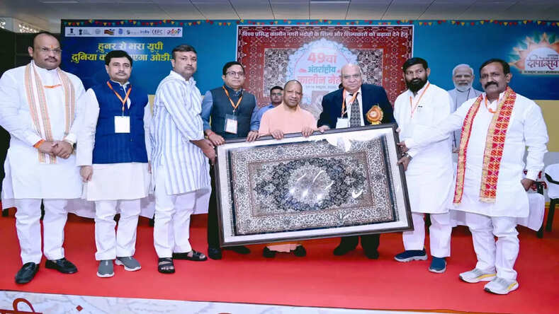 एक दरवाज़ा बंद तो दस खोलेंगे: US टैरिफ पर बोले सीएम योगी, भारत अब बाज़ार नहीं - मजबूत विकल्प है