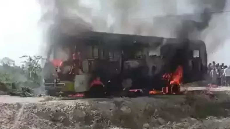 यूपी के गाजीपुर में बड़ा हादसा बस में लगी आग, 3 की मौत, कई लोग झुलसे