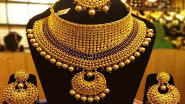 सोना 60 हजार से भी नीचे पहुंचा, चांदी में भी गिरावट, जानें आज क्या है 10 ग्राम गोल्ड का रेट