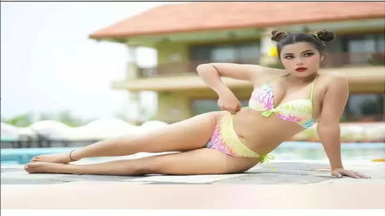 हाड़ कंपा देने वाली ठंड में भोजपुरी एक्ट्रेस ने बिकिनी में लगाया बोल्डनेस का तड़का, बढ़ाया इंटनेट का पारा, देखे Photos