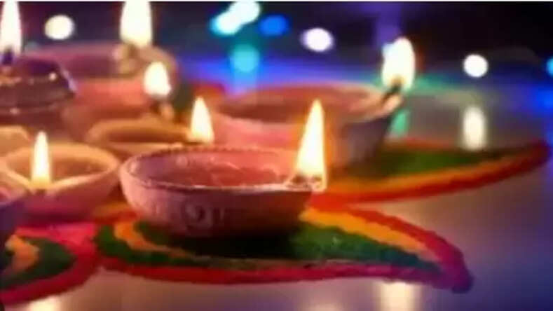 Diwali Shubh Muhurat 2024: दिवाली अमावस्या की तिथि 31 अक्टूबर या 1 नवंबर को मनाई जाएगी, जानिये शुभ मुहूर्त