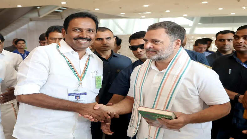 चेन्नई पहुंचे राहुल गांधी, तमिलनाडु कांग्रेस को बूथ स्तर पर मजबूत करने की रणनीति पर करेंगे मंथन