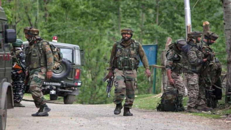 JK News: उरी में आतंकियों और जवानों के बीच मुठभेड़, सुरक्षाबलों की फायरिंग में एक आतंकी ढेर