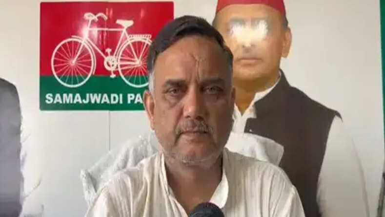 राजभर के बयान सूचना विभाग के अधिकारी लिखते हैं&rsquo;, सपा नेता उदयवीर सिंह का बड़ा आरोप