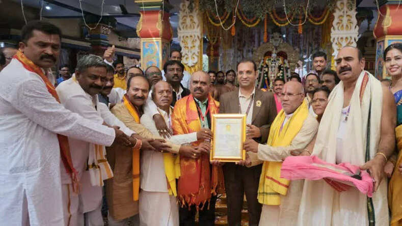 Chhattisgarh: रायपुर में सवा पांच करोड़ विष्णु सहस्त्रनाम का किया गया पाठ, गोल्डन बुक ऑफ वर्ल्ड रिकॉर्ड में हुआ दर्ज