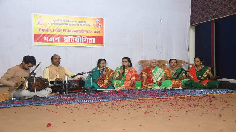 तुलसी जयंती समारोह के अंतर्गत मानस भवन में विभिन्न प्रतियोगिताओ का आयोजन