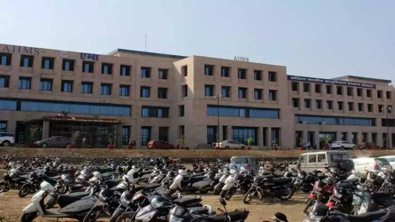 Bhopal एम्स में नई व्यवस्था लागू , अब बिना अनुमति डॉक्टरों के ड्यूटी रूम में नहीं जा सकेंगे ‘बाहरी