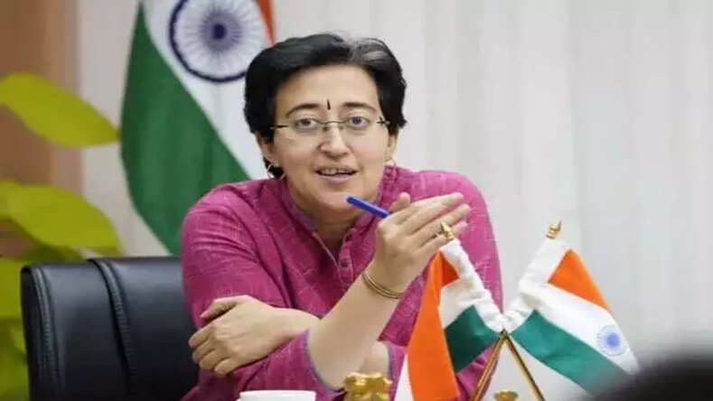 Delhi News: शिक्षा मंत्री आतिशी ने शीतलहर के बीच छुट्टियों को लेकर किया बड़ा ऐलान, बताया किस दिन शुरू होंगे स्कूल