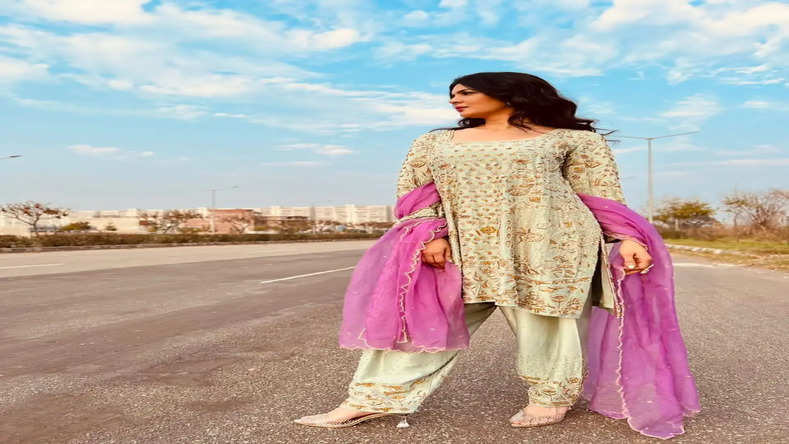 Ihana Dhillon wins hearts with her simplicity and desi style game amidst promotions for upcoming movie 'Je Paisa Bolda Hunda', fans love it