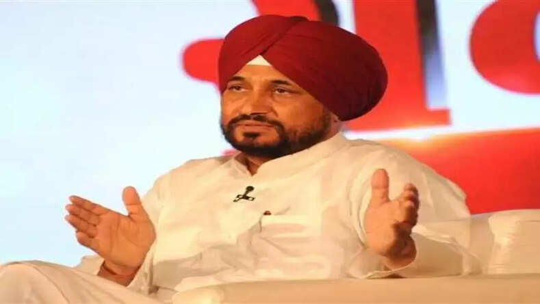 पंजाब के सीएम चन्&zwj;नी के बयान पर सियासी उबाल; भाजपा, सपा और बसपा ने प्र&zwj;ियंका गांधी पर निशाना साधा
