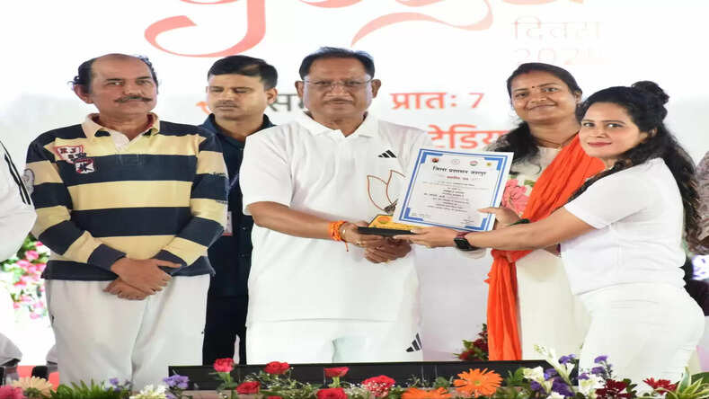 जशपुर के रणजीता स्टेडियम में उत्साहपूर्वक मनाया गया अंतरराष्ट्रीय योग दिवस