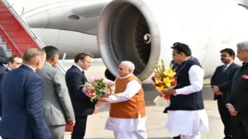 फ्रांस के राष्ट्रपति इमैनुएल मैक्रों, भारत के दो दिवसीय दौरे पर पहुंचे जयपुर 